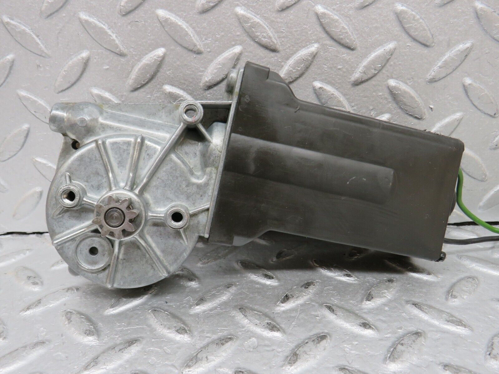 37420 Mercedes-Benz W109 300SEL Rear Left Window Regulator Motor Bosch 0132001101