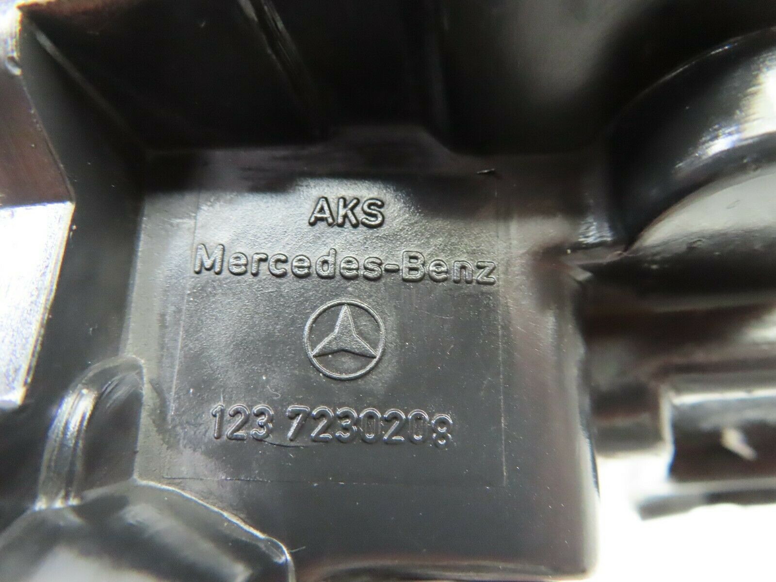6118 Mercedes-Benz W126 380SE Front Right Door Lock Mechanism