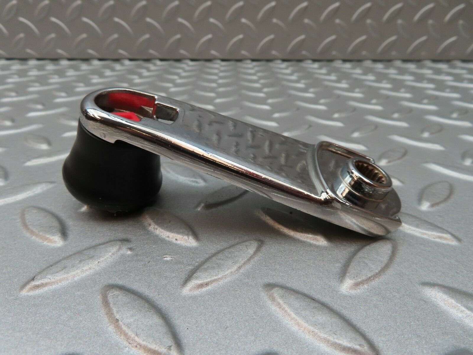 3829 Mercedes-Benz S123 200T Wagon Window Liftert Crank Handle