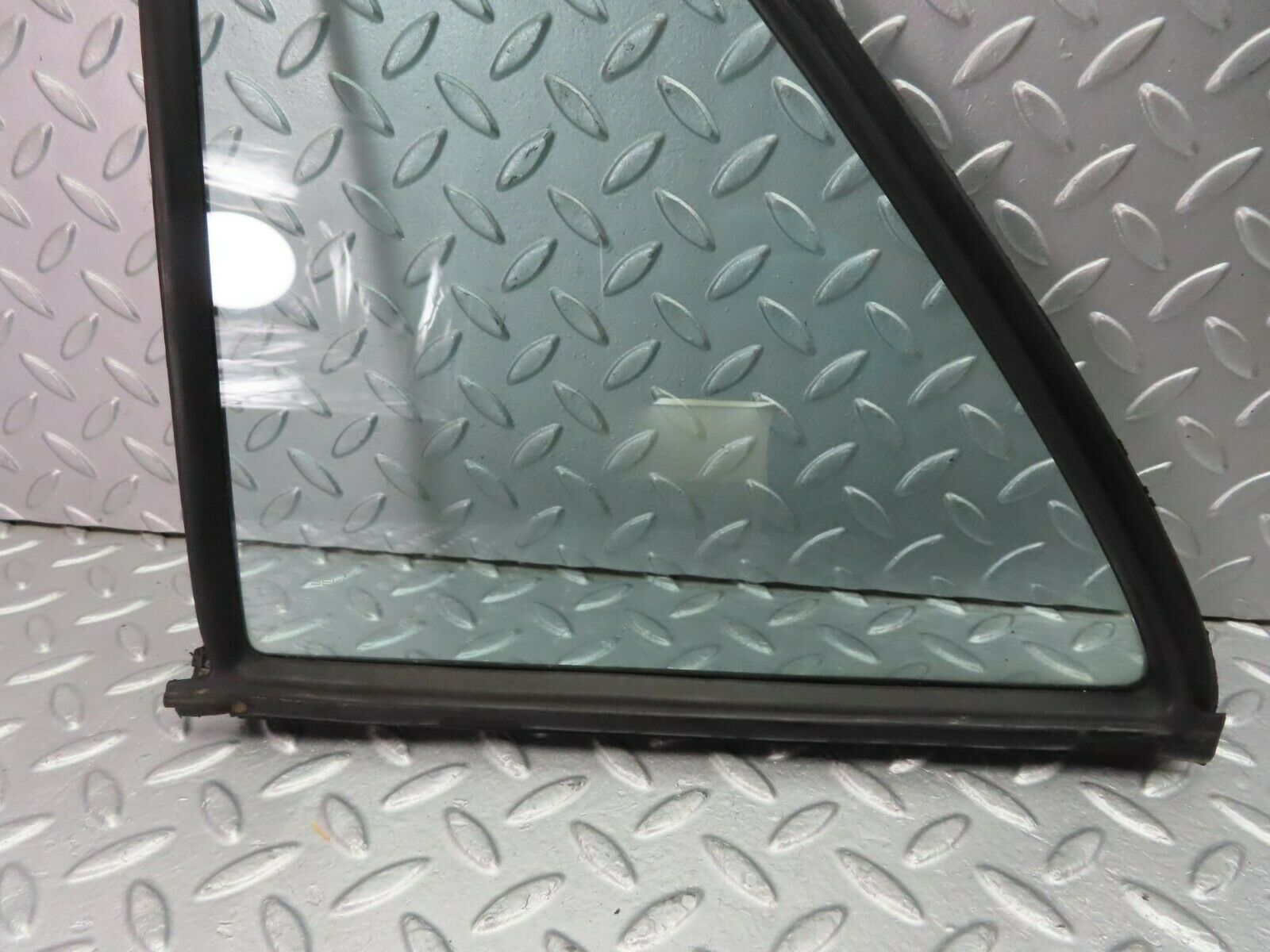 10779 Mercedes-Benz W123 230E Rear Left Quarter Window Glass 1237350124