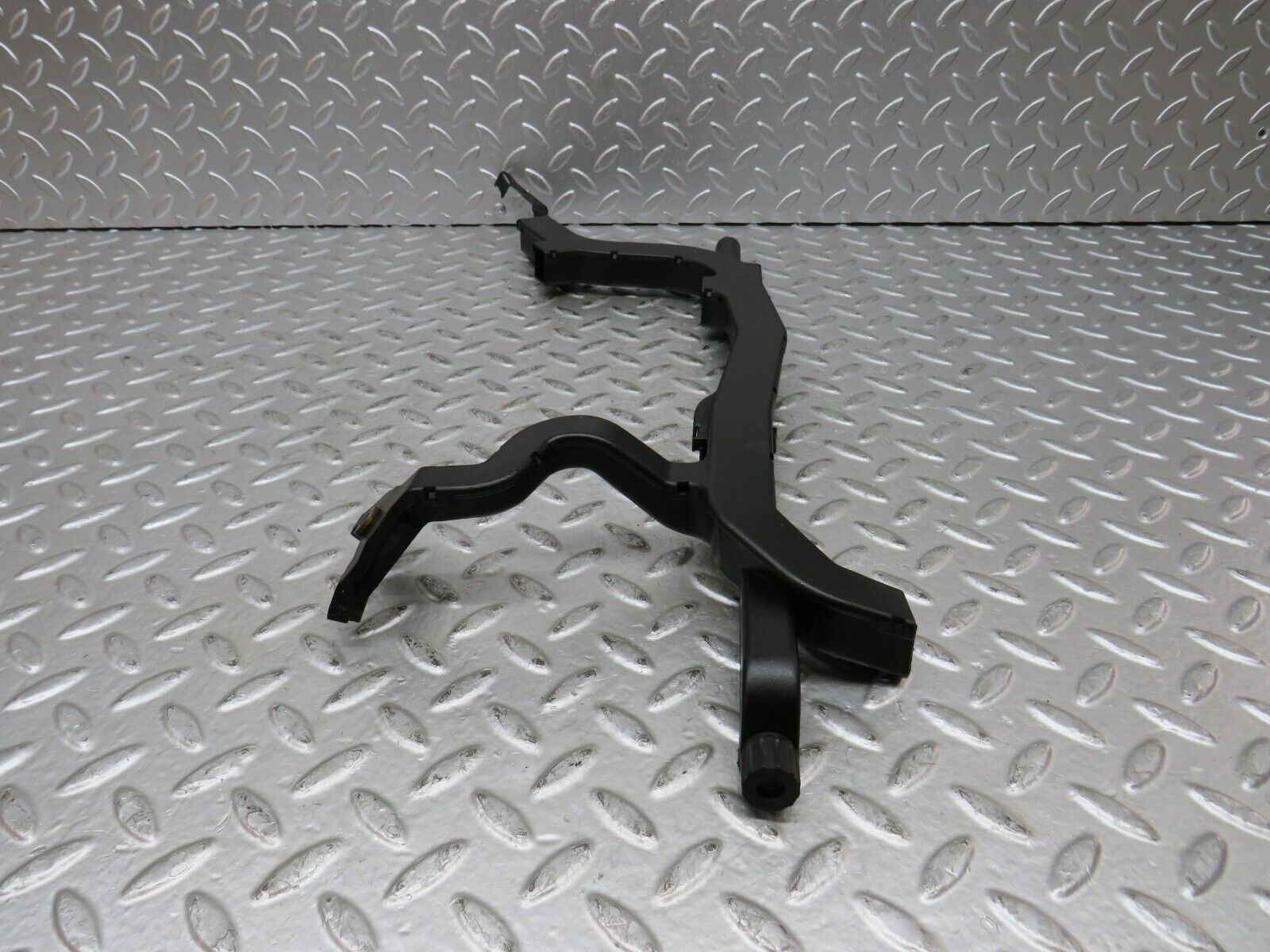 27838 Mercedes-Benz S124 300TE Engine Cable Channel