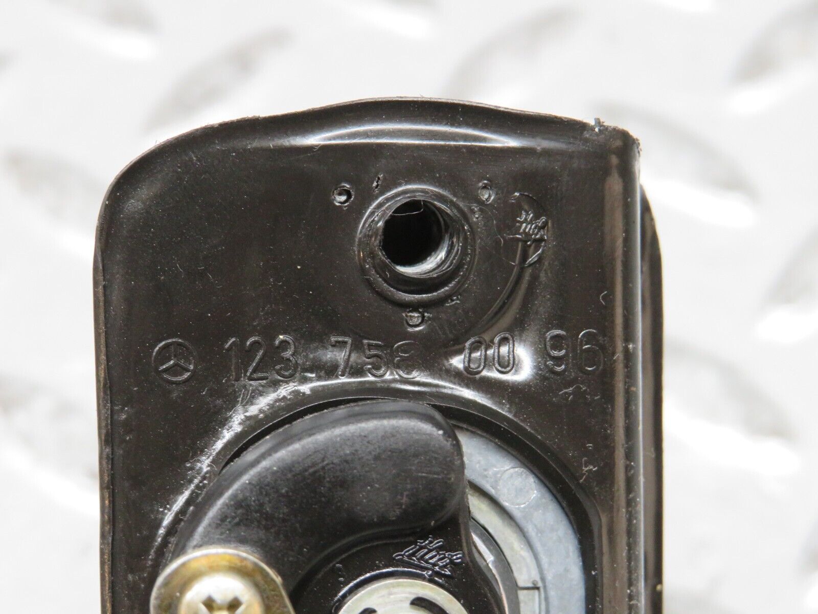 28892 Mercedes-Benz W123 230E Trunk Lock No Key 1237580096