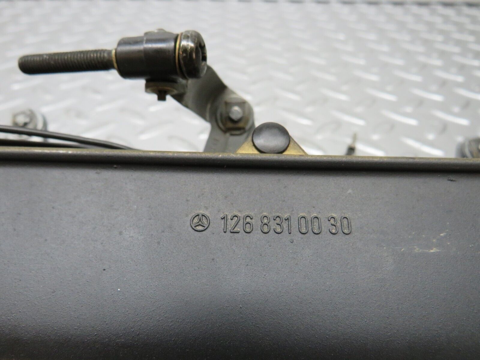 25097 Mercedes-Benz W126 Dashboard Centre Air Vent Console 1268310030