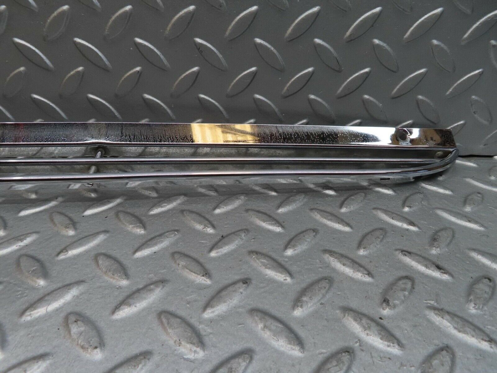 12654 Mercedes-Benz W111 220SE Air Intake Chrome Grill