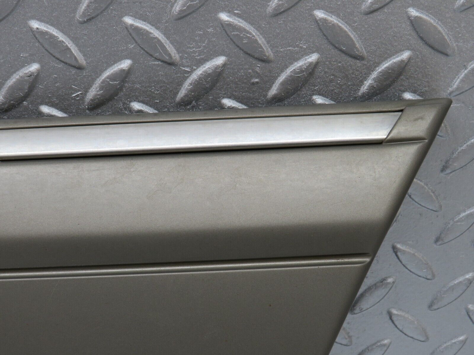 35967 Mercedes-Benz W126 420SE Front Right Fender Wing Moulding Trim 1266903640