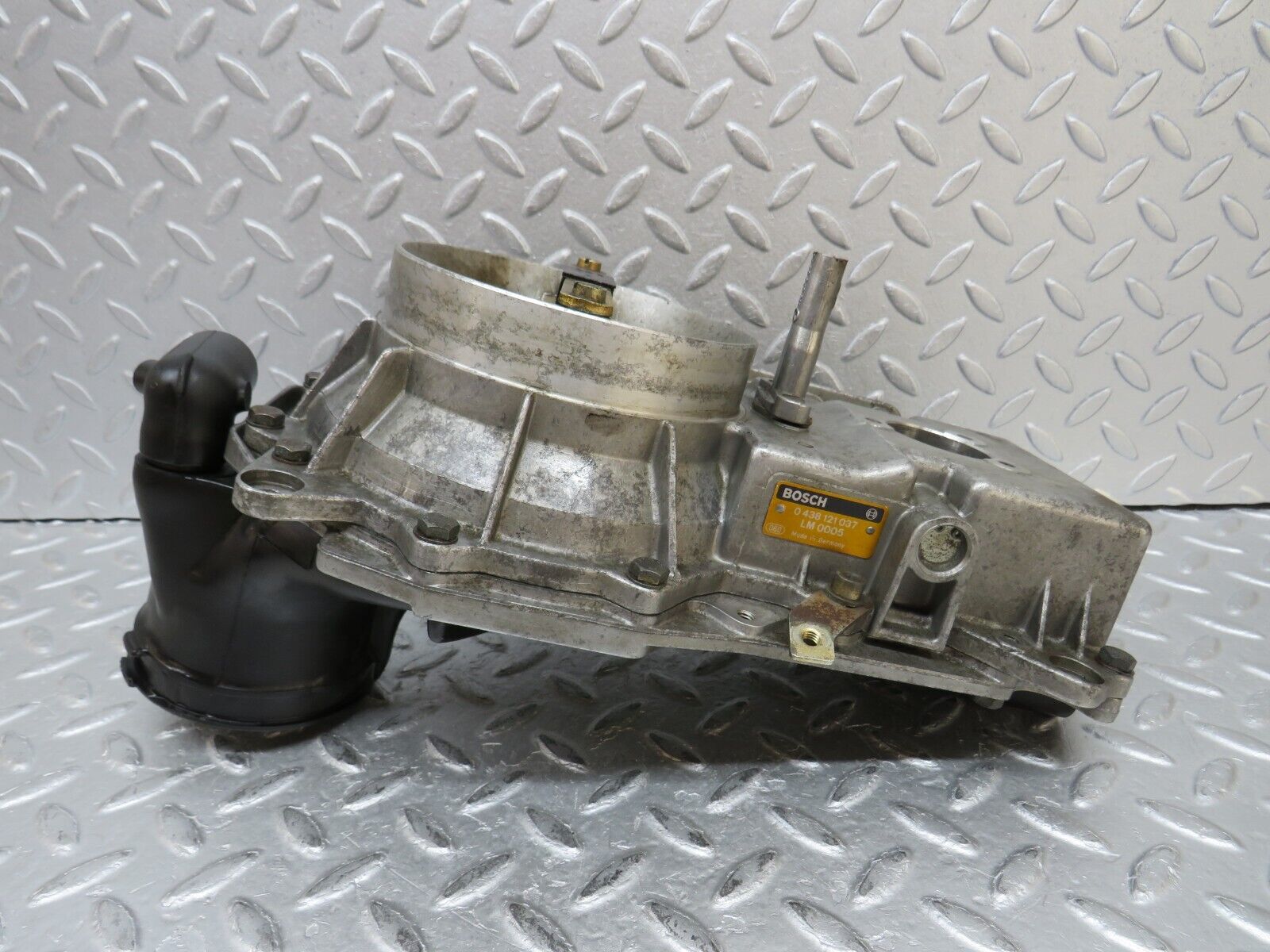 37118 Mercedes-Benz C126 420SEC Coupe Air Flow Mass Meter Sensor 0438121037