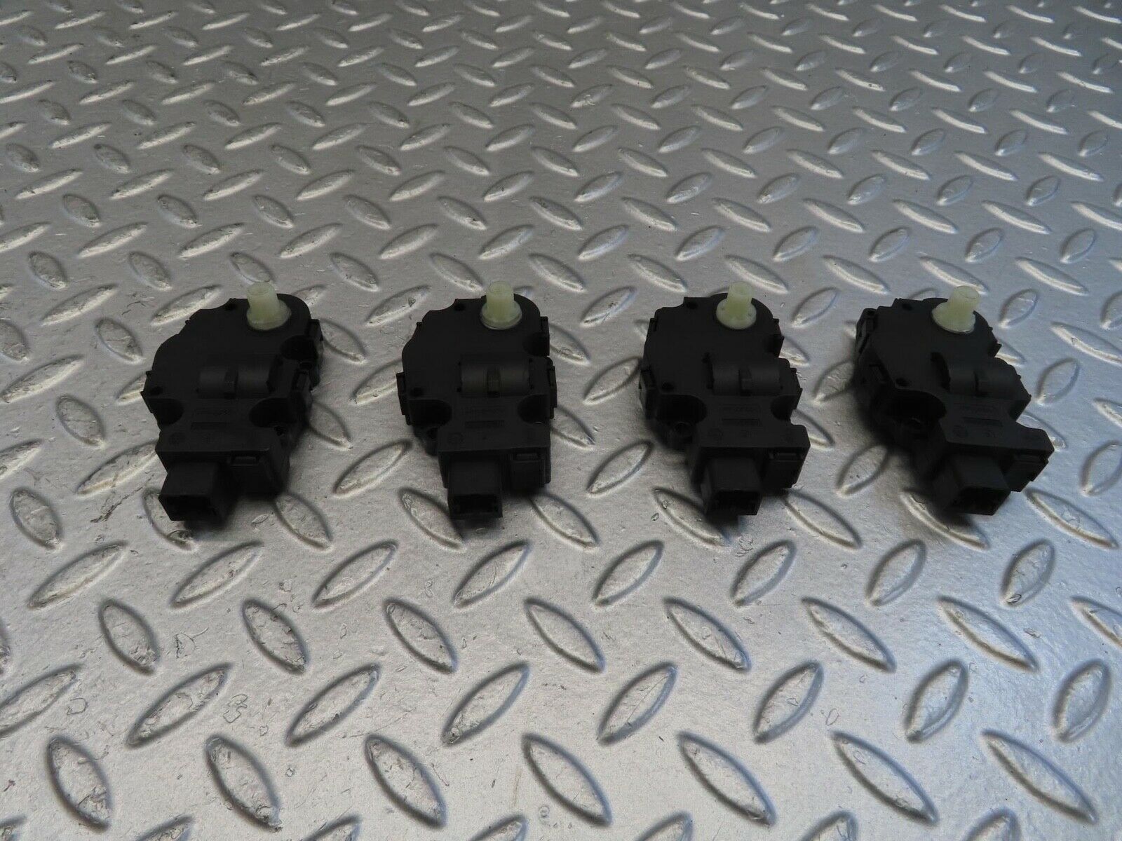 11292 Mercedes-Benz W221 S320 4x Heater Vent Control Actuator Motor 412650750