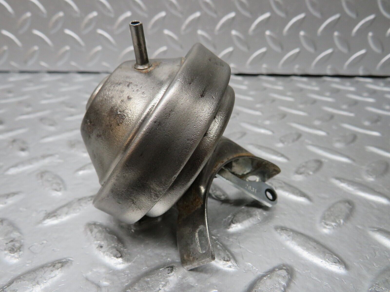 29861 Mercedes-Benz W123 230 Ignition Distributor Vacuum Control Valve