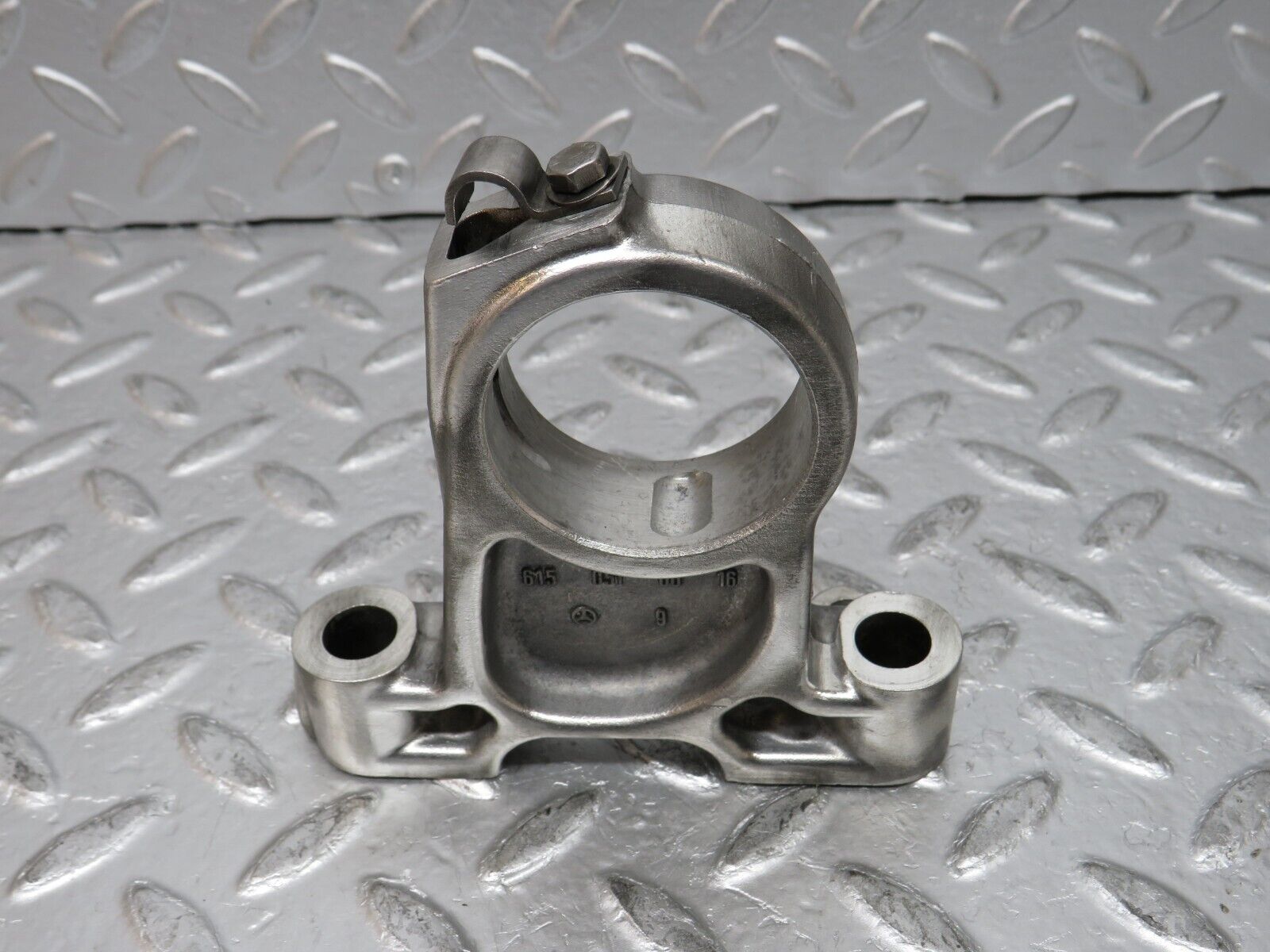 0255 Mercedes-Benz W123 220D Camshaft Tower Bearing 6150510016