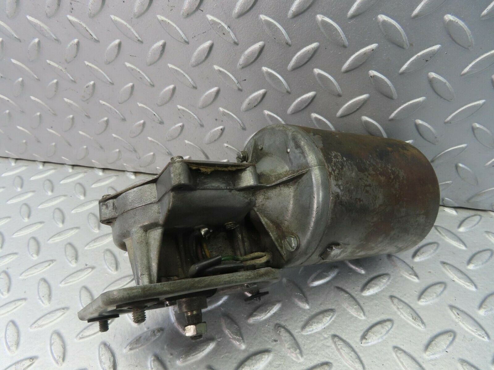 8964 Mercedes-Benz W115 Wiper Motor Bosch