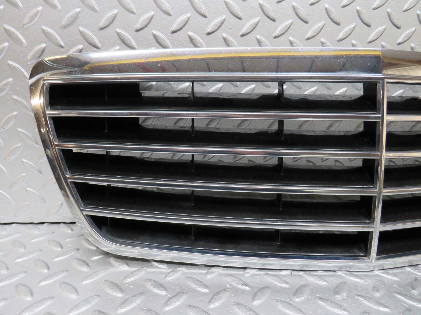 34813 Mercedes-Benz W210 320E Bonnet Chrome Grill 2108800683