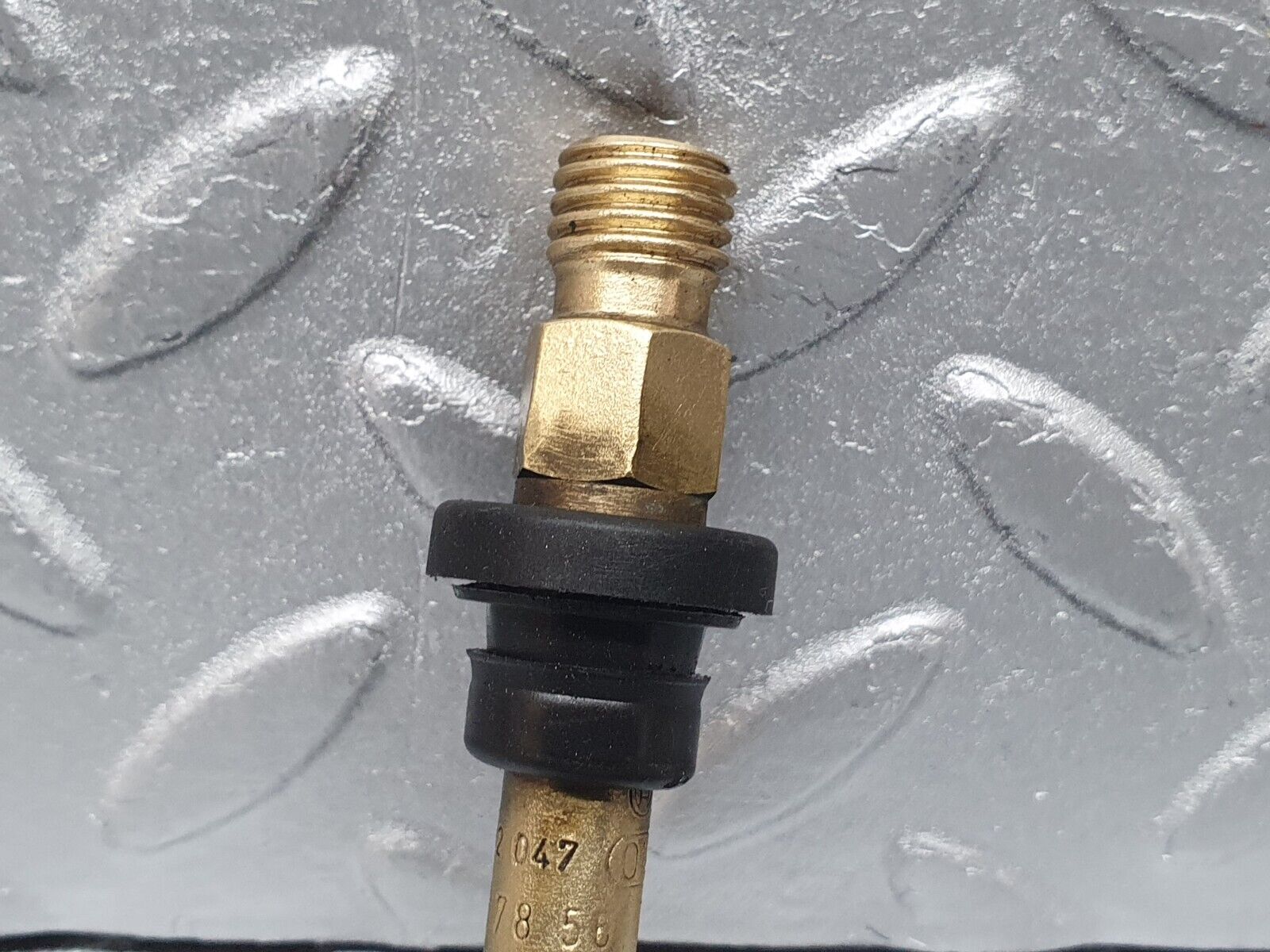 41035 Mercedes-Benz W126 300SE Fuel Injector Bosch 0000785623 0437502047