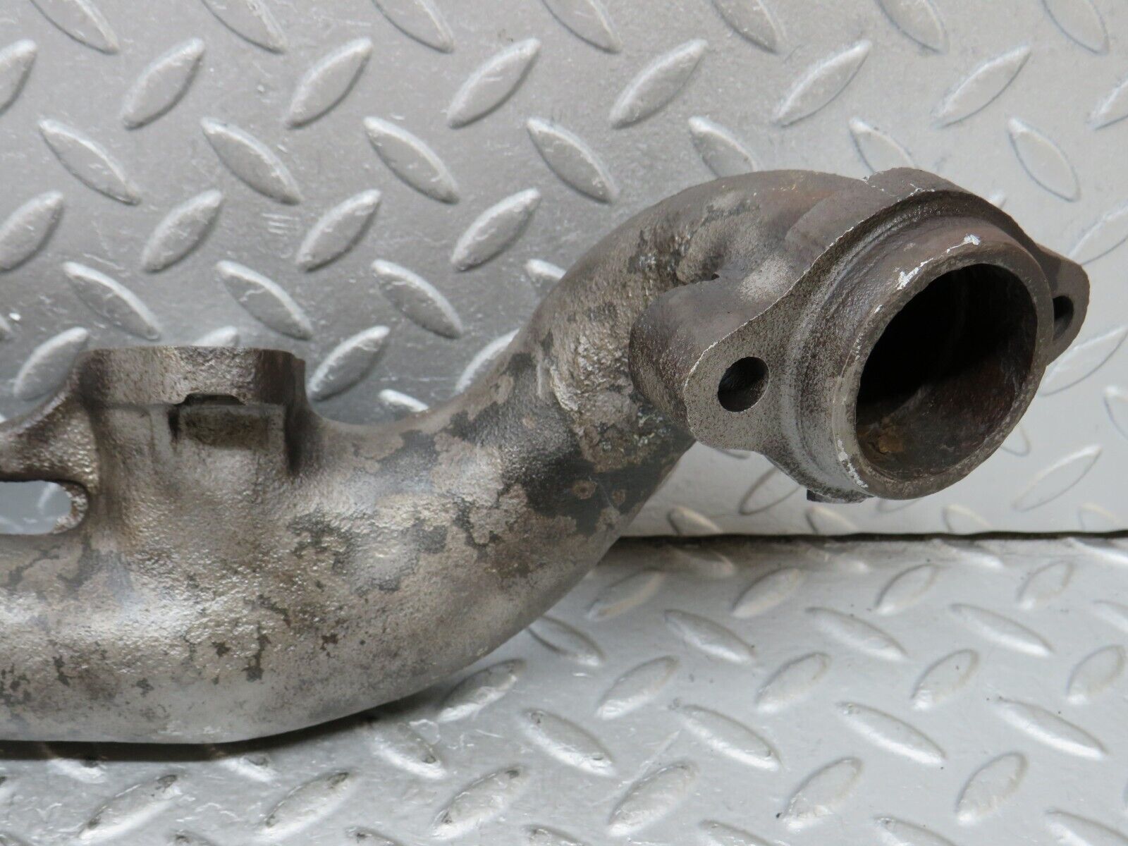 36332 Mercedes-Benz W126 420SE Exhaust Manifold Right 1161422402 1161420602