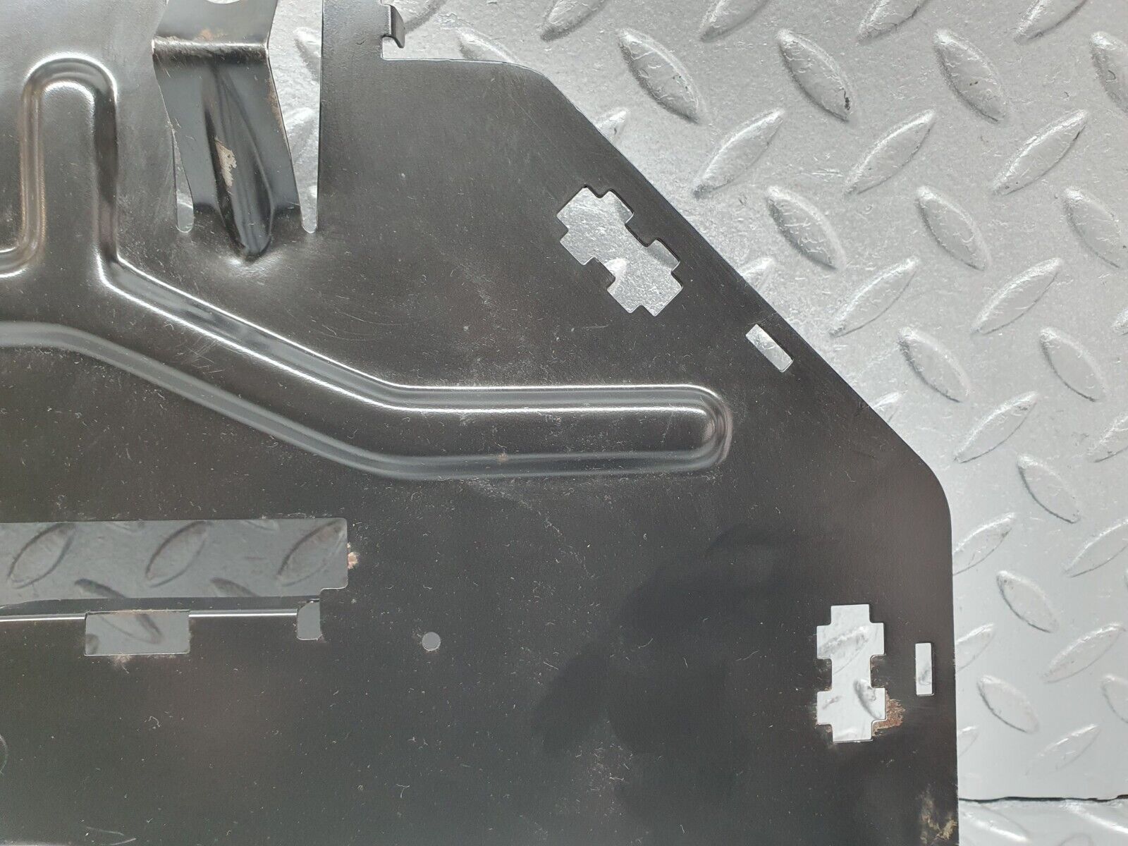 41186 Mercedes-Benz W126 300SE Left Footwell Relay Holder Bracket