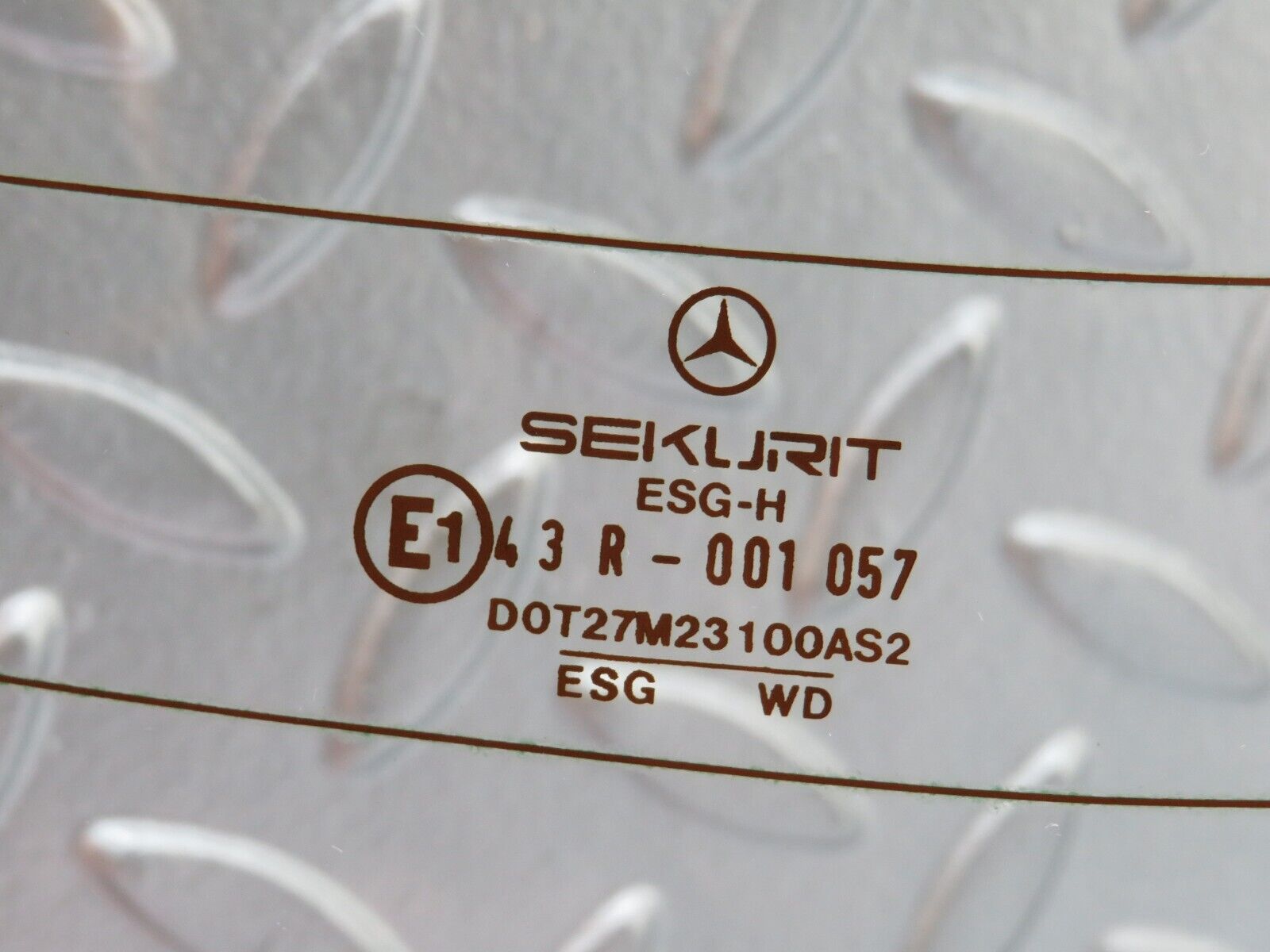 33806 Mercedes-Benz W201 190E 2.0L Rear Heated Windscreen Glass