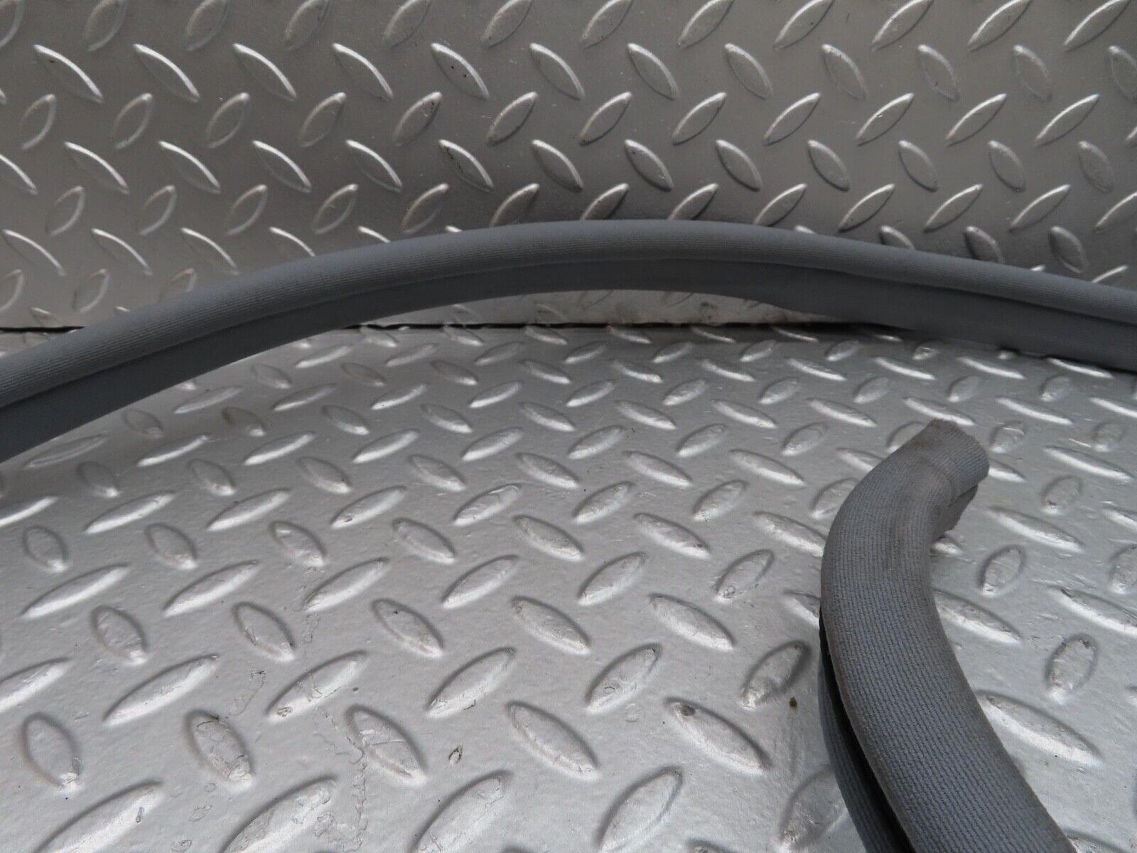 15021 Mercedes-Benz W140 S320 Front Left Door Seal