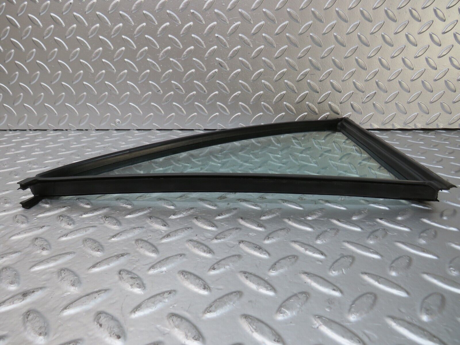 26058 Mercedes-Benz W116 450SE Rear Left Quarter Window Glass