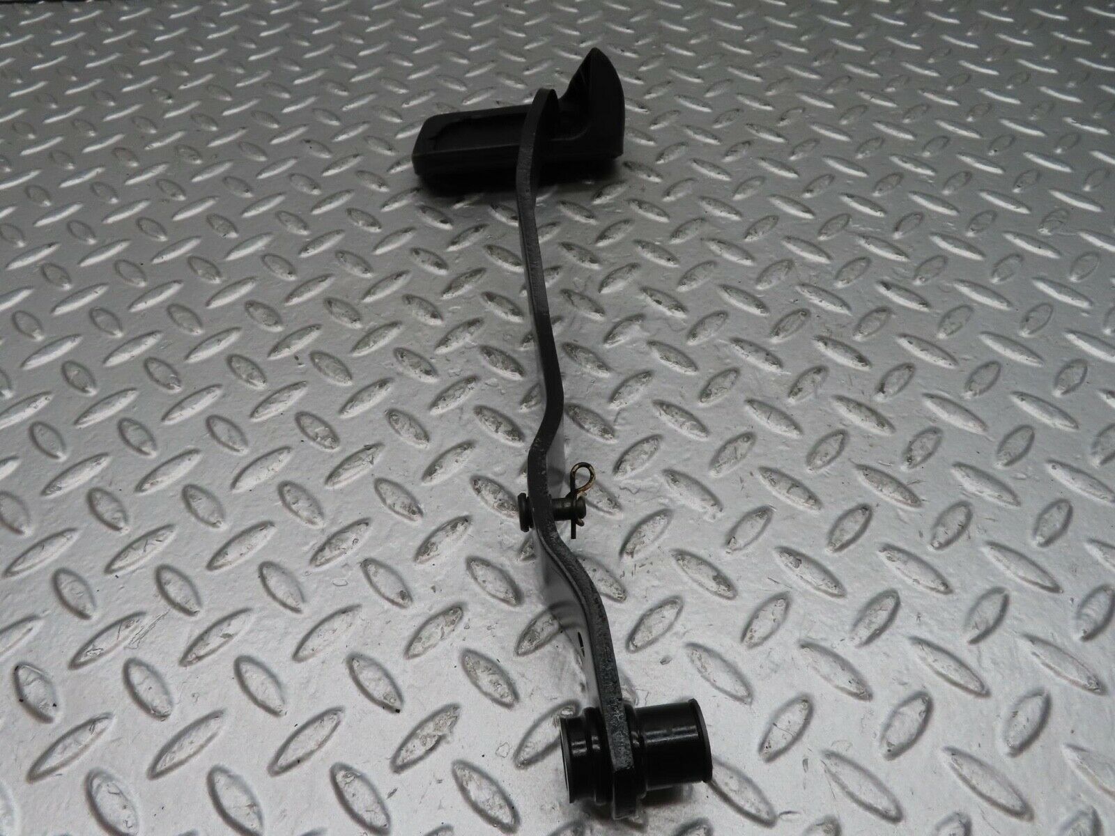 7020 Mercedes-Benz W123 230E Brake Pedal 1232910082