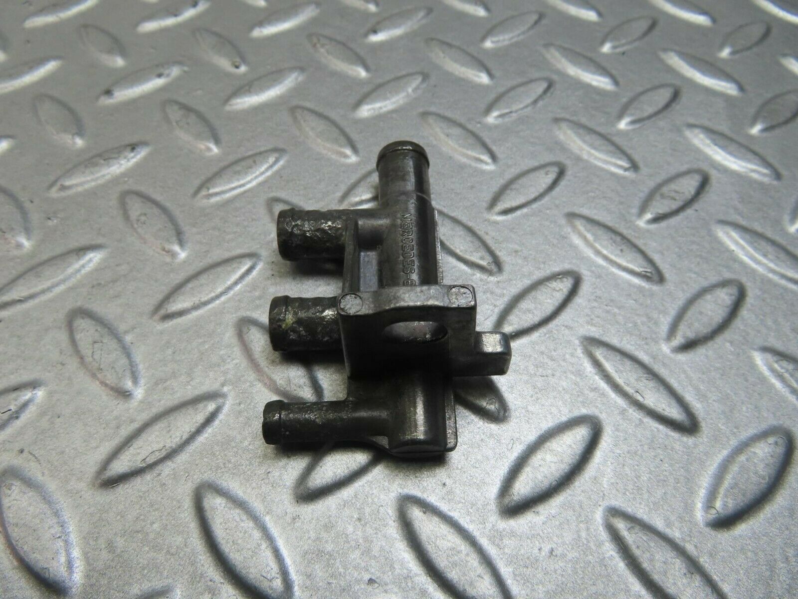 8799 Mercedes-Benz W123 Distributor For Carburettor 1022030029