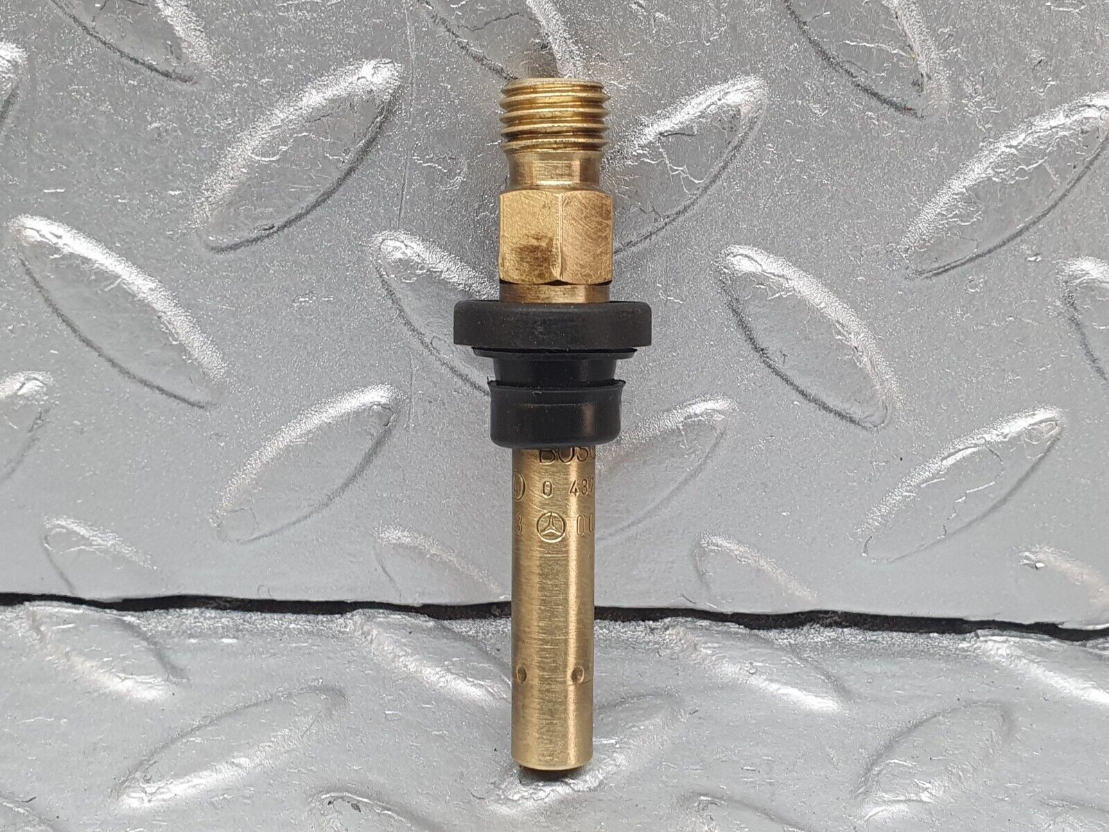 41037 Mercedes-Benz W126 300SE Fuel Injector Bosch 0000785623 0437502047