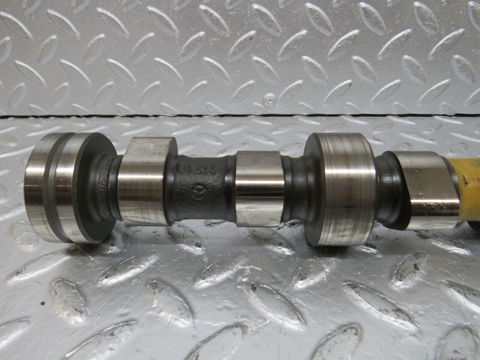 34534 Mercedes-Benz C126 380SEC Coupe Camshaft Left Side 11710