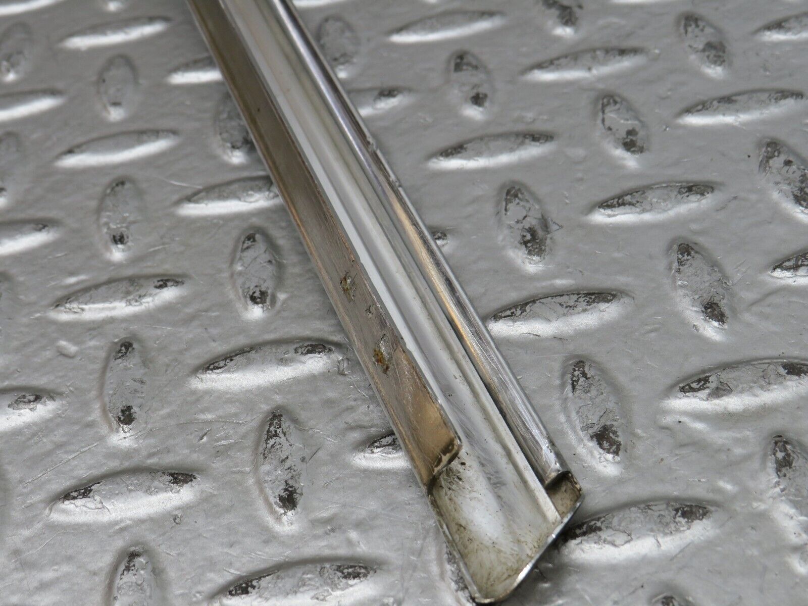 28231 Mercedes-Benz S123 240D Wagon Rear Right Window Chrome Moulding Trim