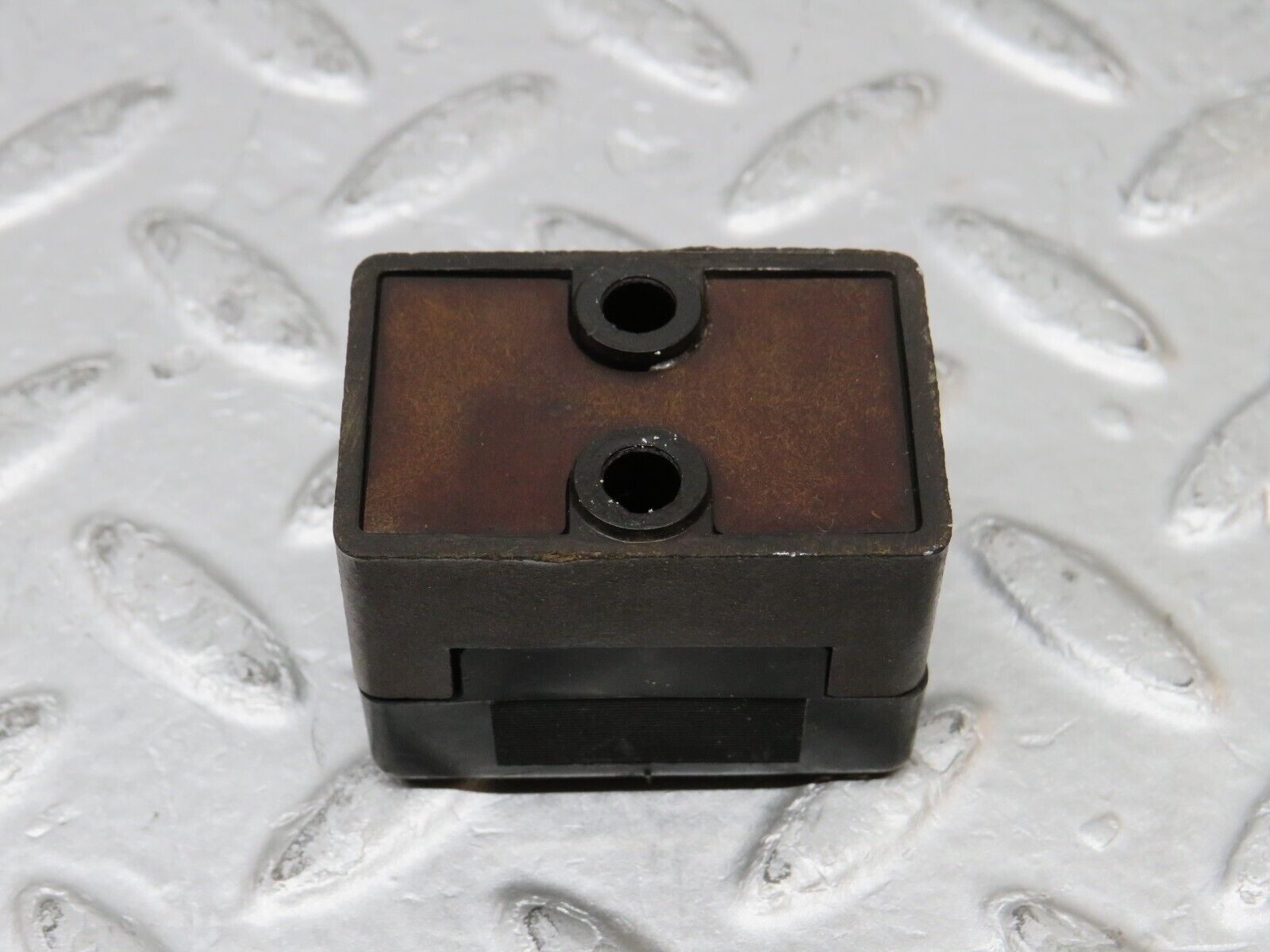 37322 Mercedes-Benz W109 300SEL Fuse Box Connector