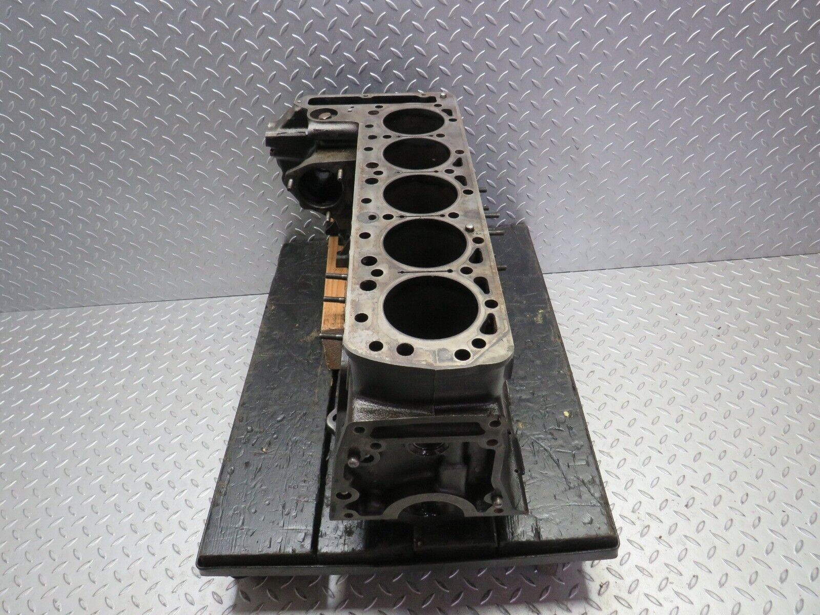 32941 Mercedes-Benz W123 300D Engine Block 617.912 6170110901