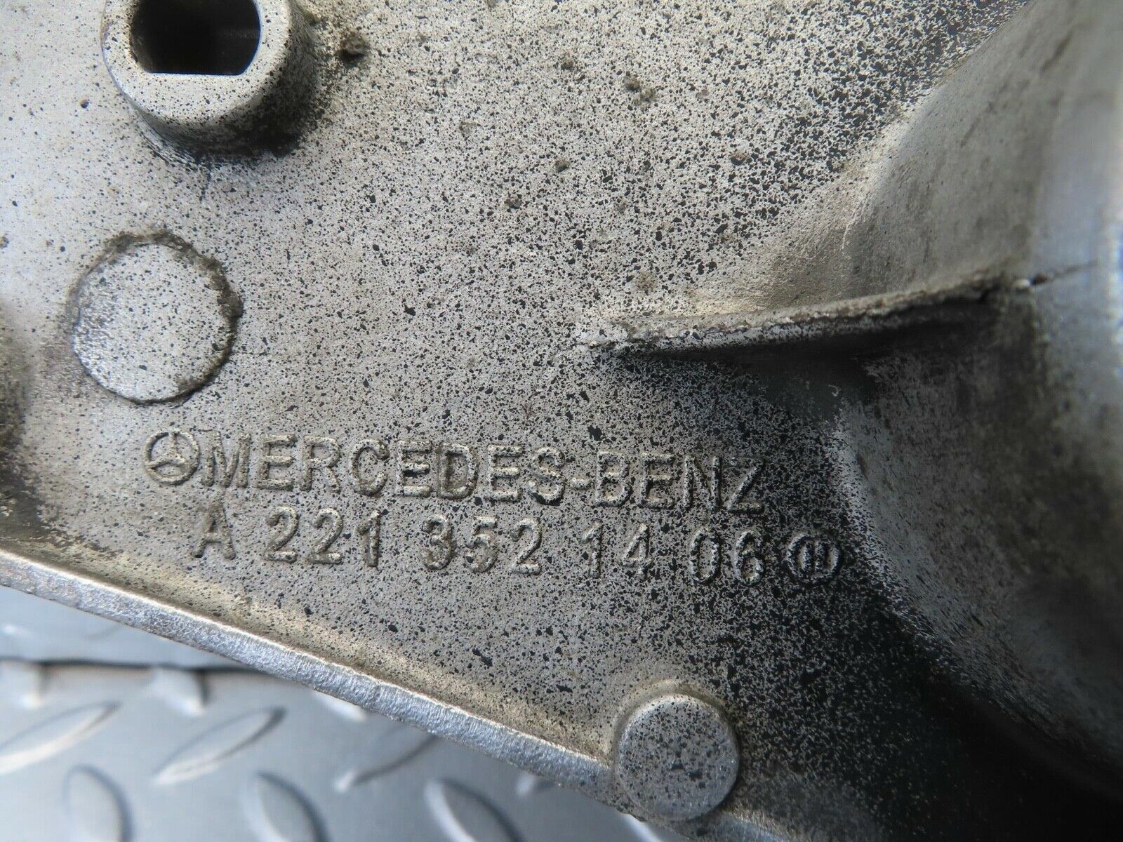 11257 Mercedes-Benz W221 S320 Rear Axle Sub Frame Differential Bracket