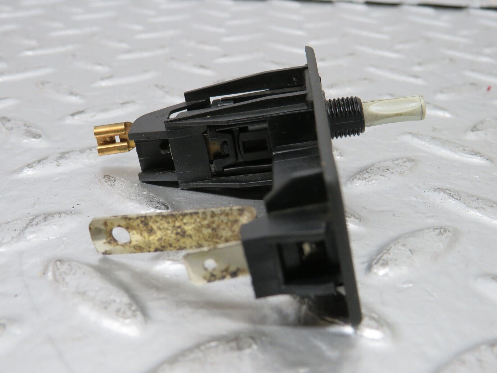 25194 Mercedes-Benz W201 190D Trunk Boot Light Switch 2018201211