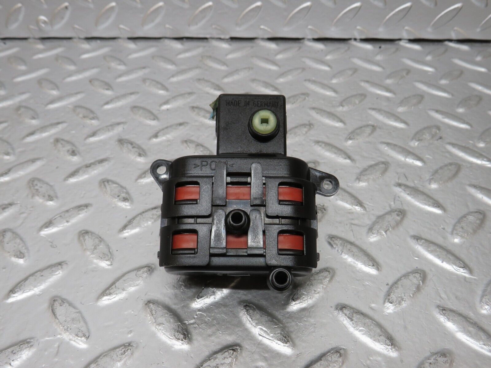 25042 Mercedes-Benz W140 S320 Heater Box Vacuum Actuator 9062700302