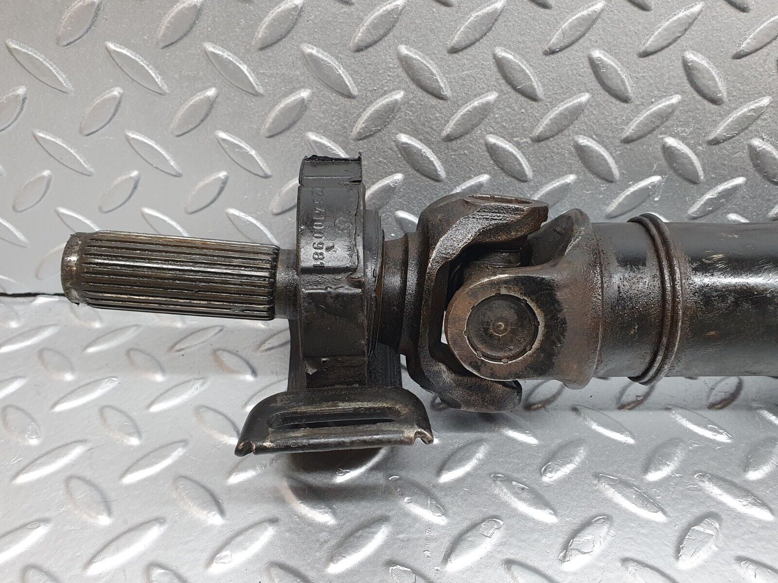 40844 Mercedes-Benz W123 300D Cardan Shaft Prop Shaft 1234110015 1234100981