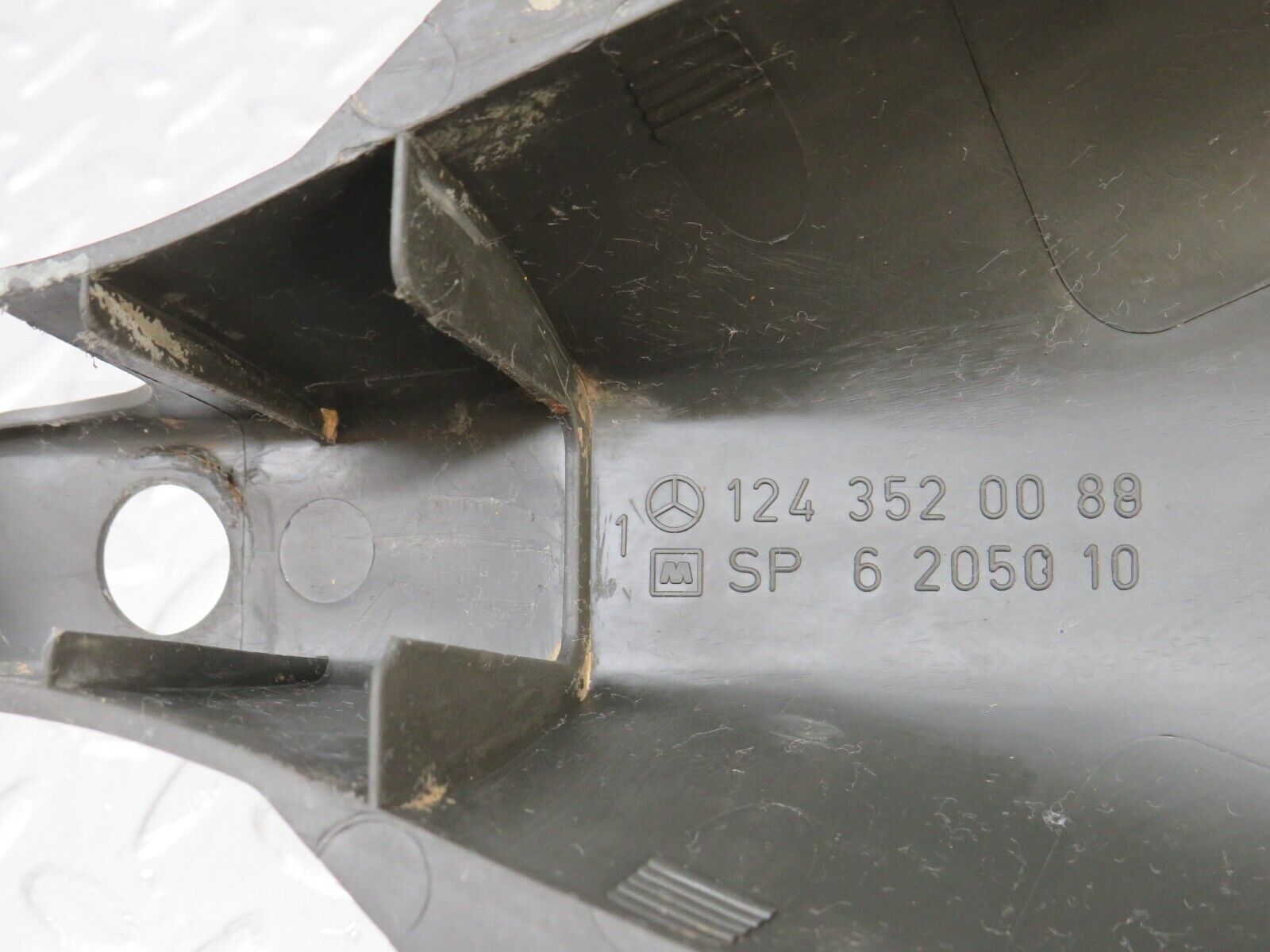 34115 Mercedes-Benz W124 260E Rear Control Arm Cover Pair 1243520088