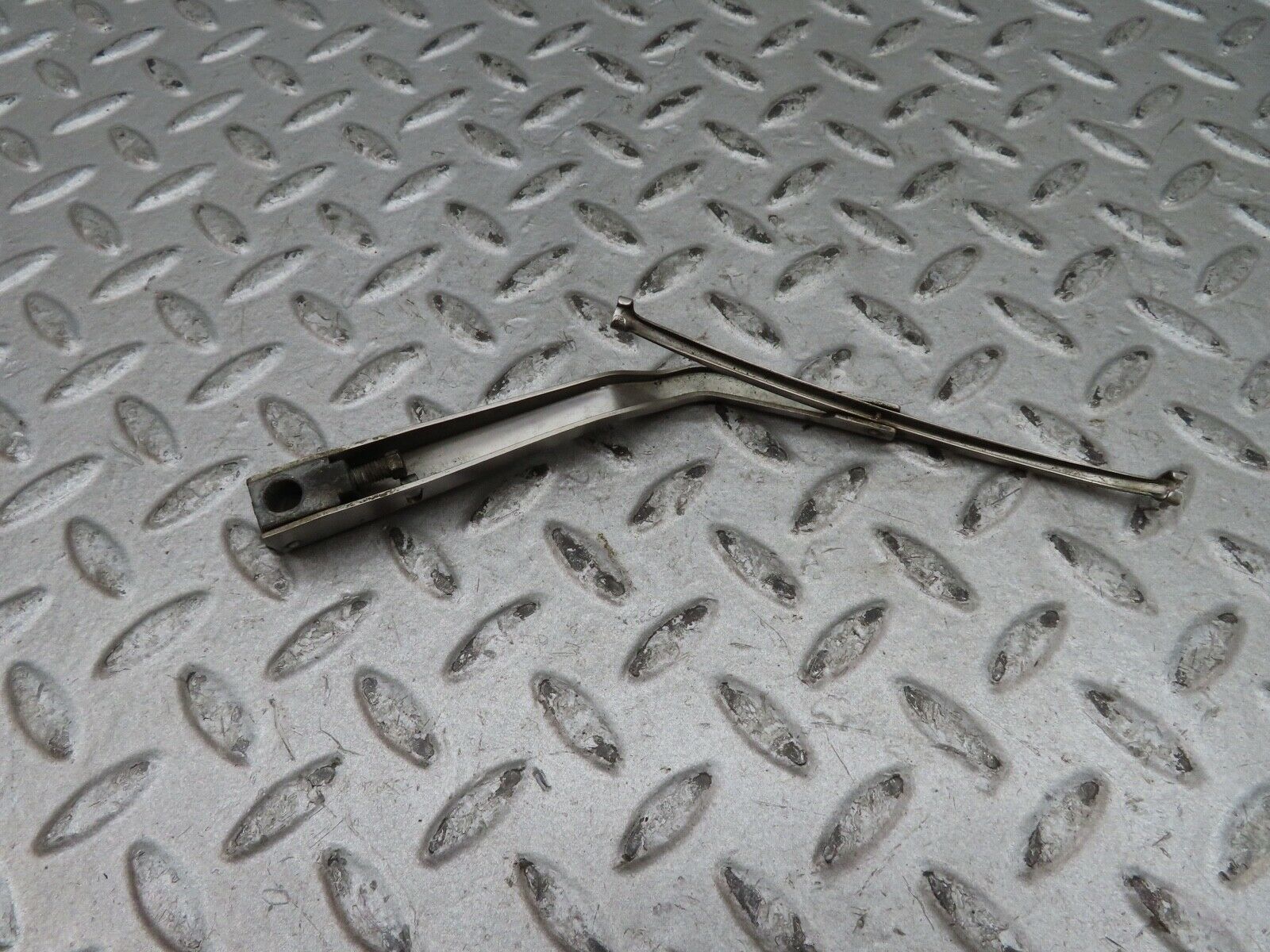 17875 Mercedes-Benz W116 450SEL Headlight Wiper Arm Right