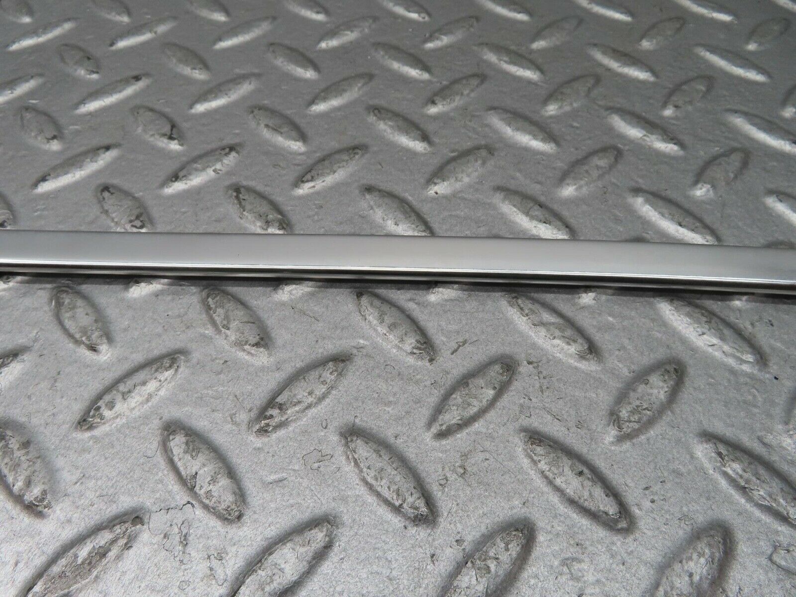 13598 Mercedes-Benz W123 200 Front Right Door Window Chrome Frame