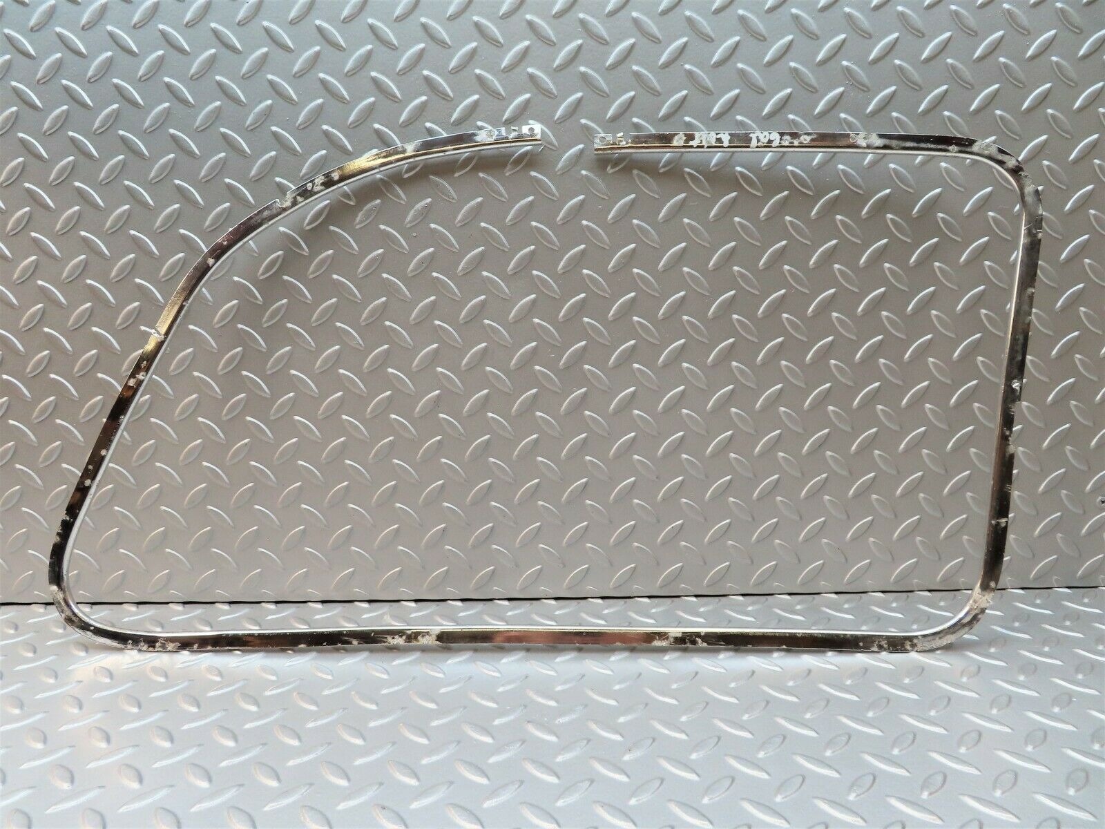 2046 Mercedes-Benz W105 219 PONTON Rear Left Door Chrome Trim