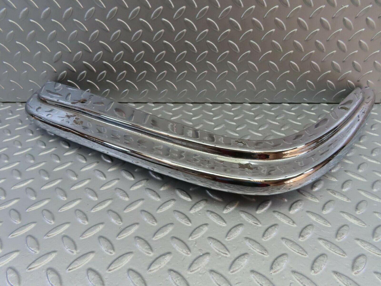 10607 Mercedes-Benz W108 Front Right Upper Bumper Corner