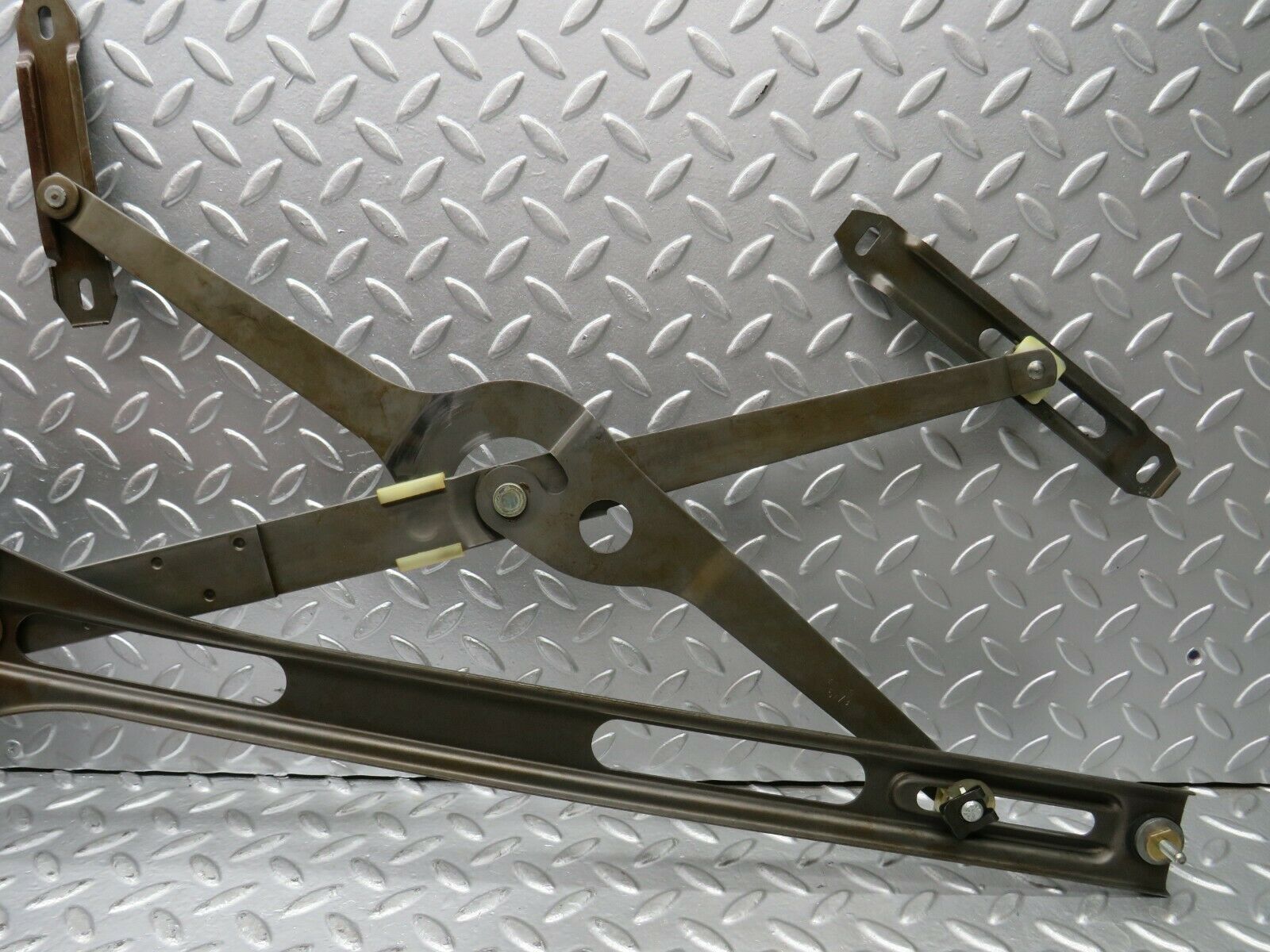 22890 Mercedes-Benz C107 450SLC Front Right Power Window Regulator 1077200846