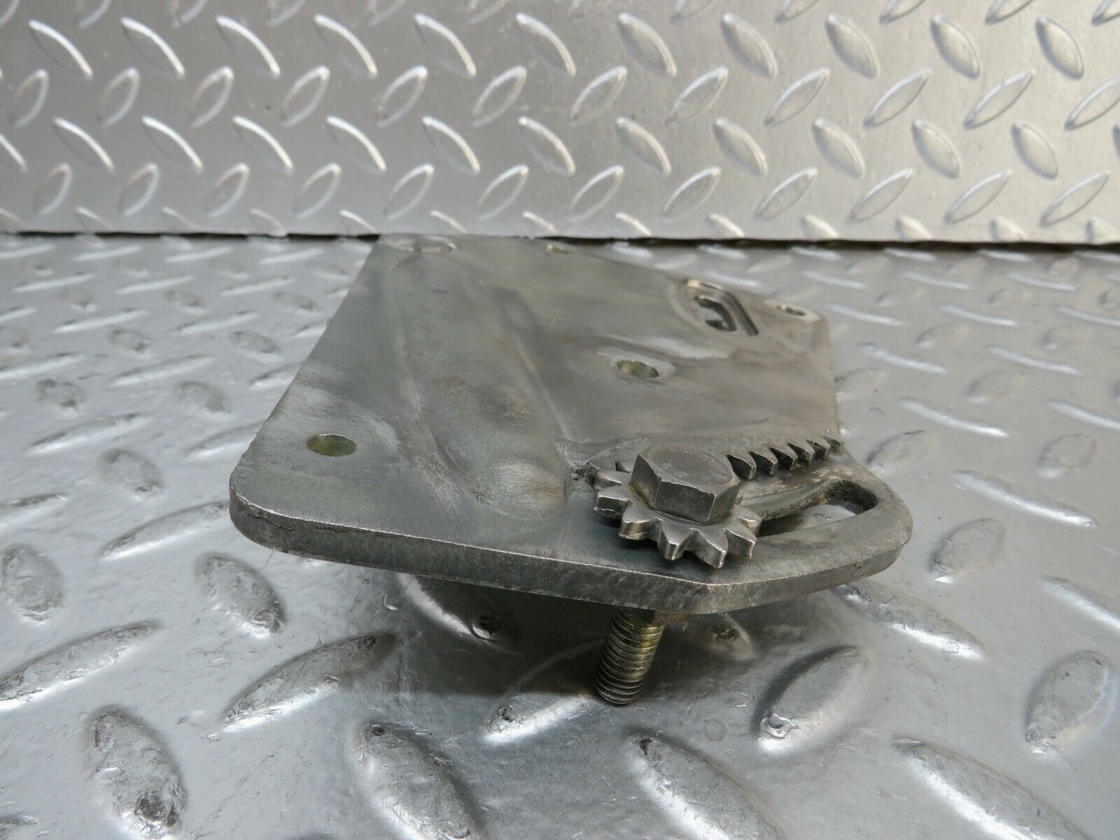 23861 Mercedes-Benz C107 450SLC Coupe Power Steering Pump Bracket