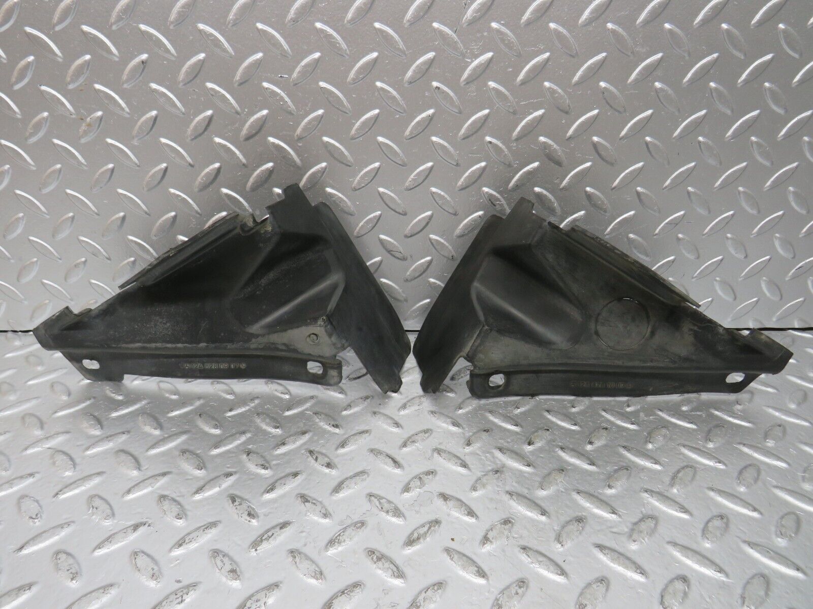 26442 Mercedes-Benz C124 220CE Covering Side Member Pair 1246280907 1246281007