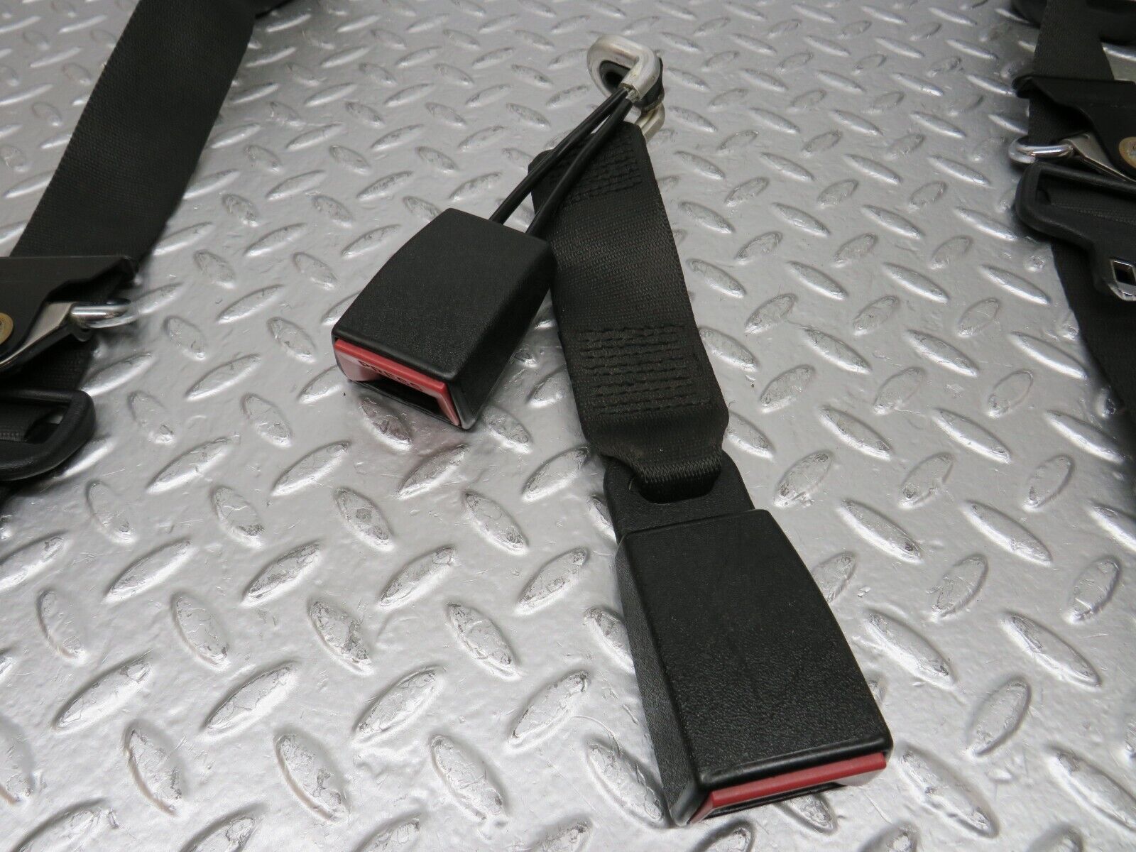 25174 Mercedes-Benz W201 190D Rear Seat Belt Set 1268601886