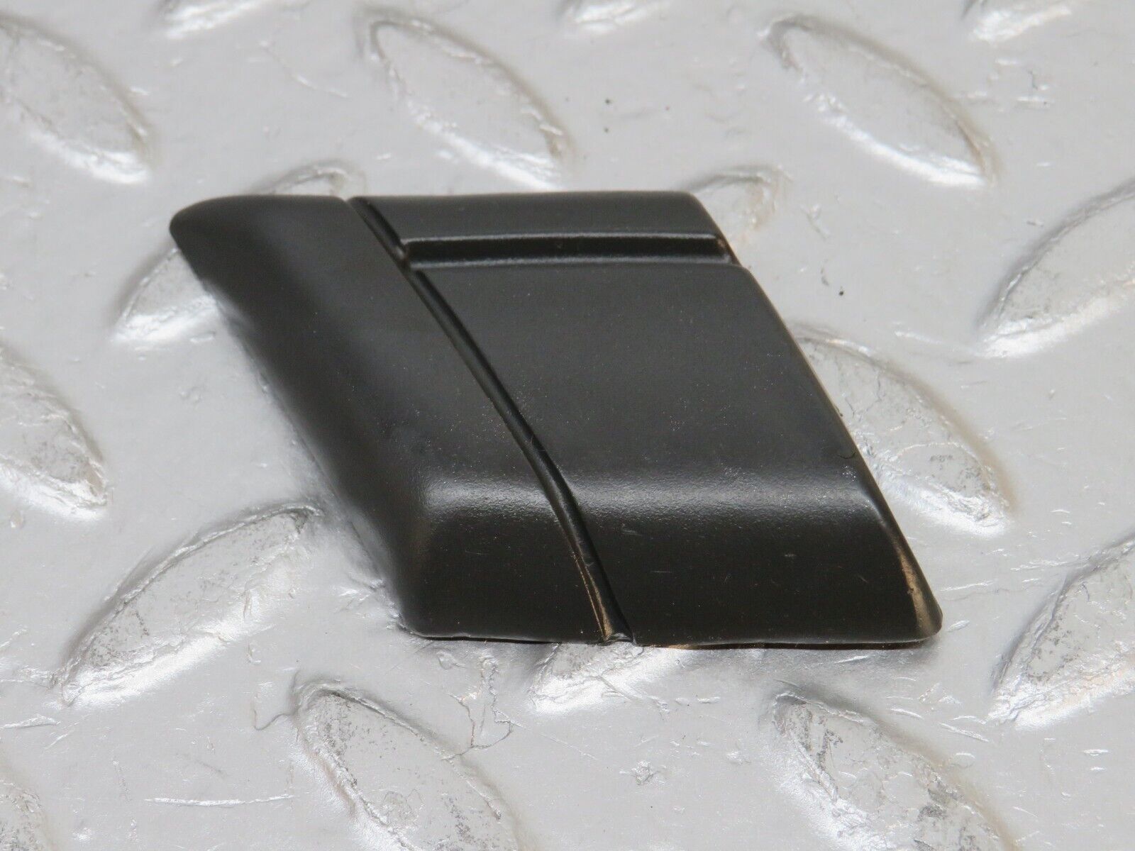 32412 Mercedes-Benz S124 300TE Wagon Rear Right Fender Wing Centre Moulding Trim