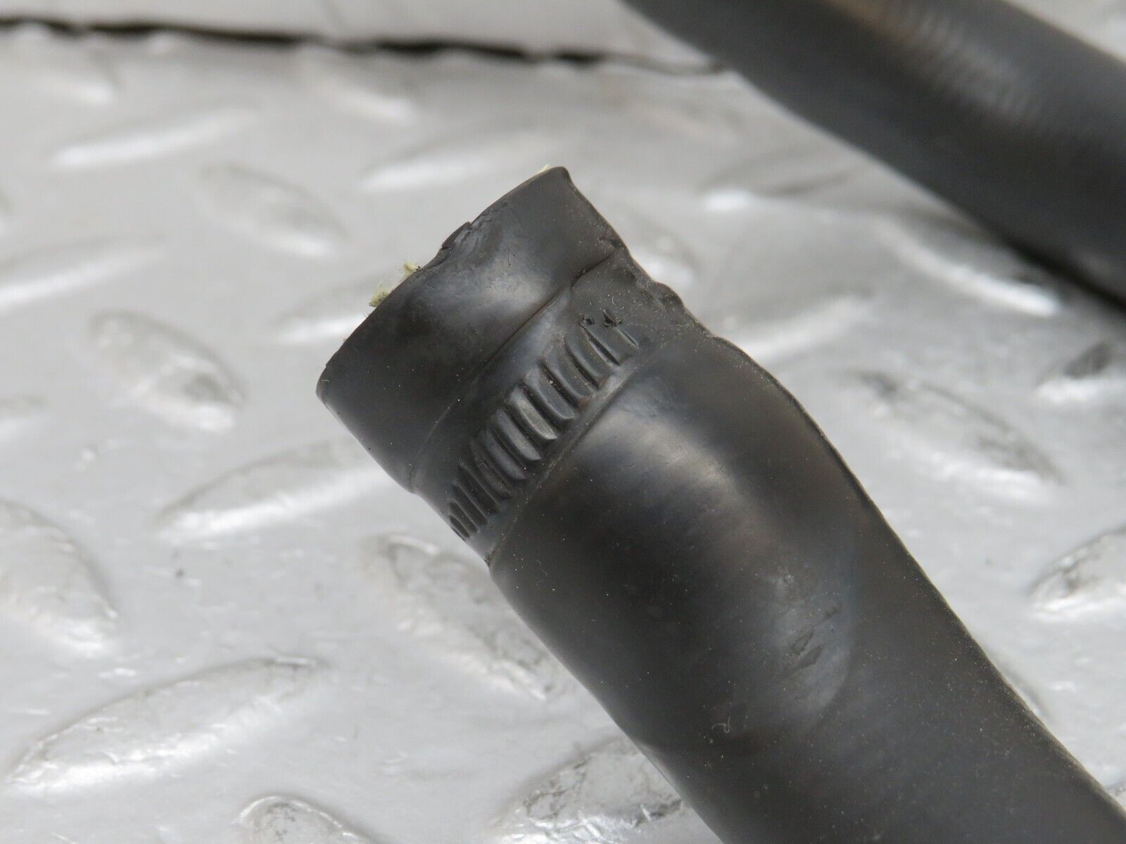 37975 Mercedes-Benz A124 320E Cabriolet Heater Hose Pipe Pair 1248327093