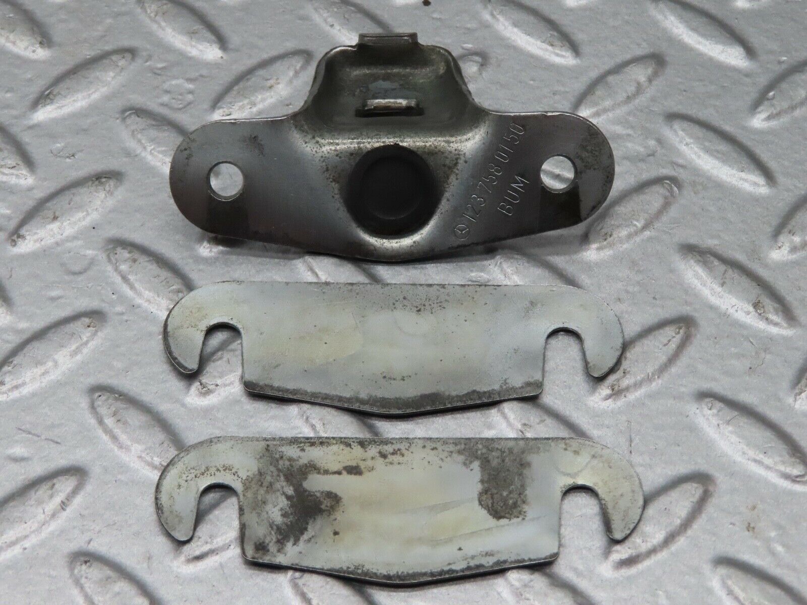 18172 Mercedes-Benz W123 200 Trunk Lock Latch