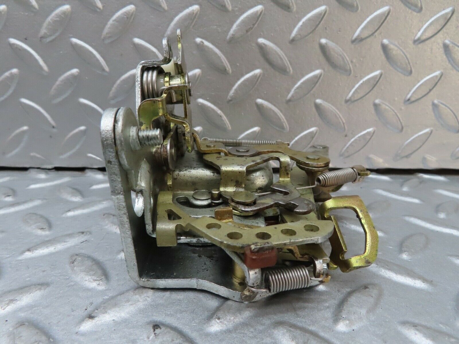 17656 Mercedes-Benz W116 450SEL Rear Left Door Lock Mechanism