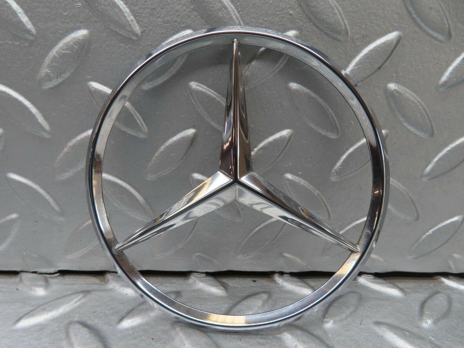 15932 Mercedes-Benz W123 280E Trunk Boot Lid Emblem 1267580058