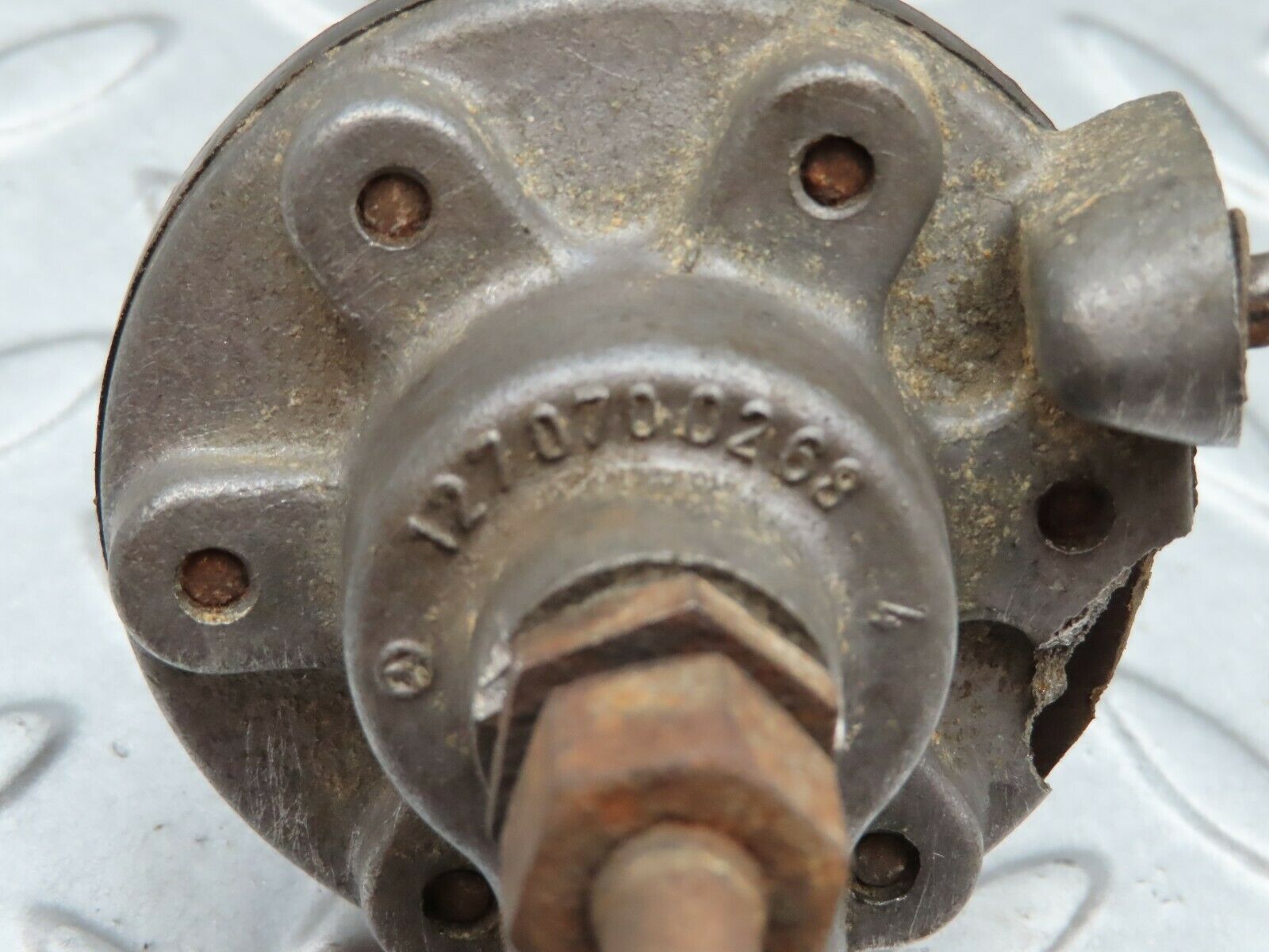 3402 Mercedes-Benz W108 280SE Fuel Backflow Damper Regulator 1270700268