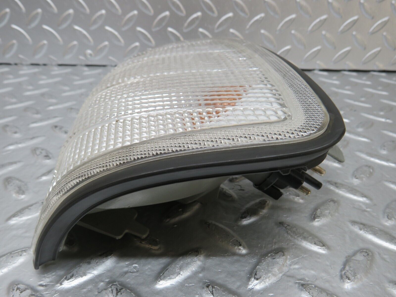 25896 Mercedes-Benz W124 280E Indicator Light Front Right 1305233937