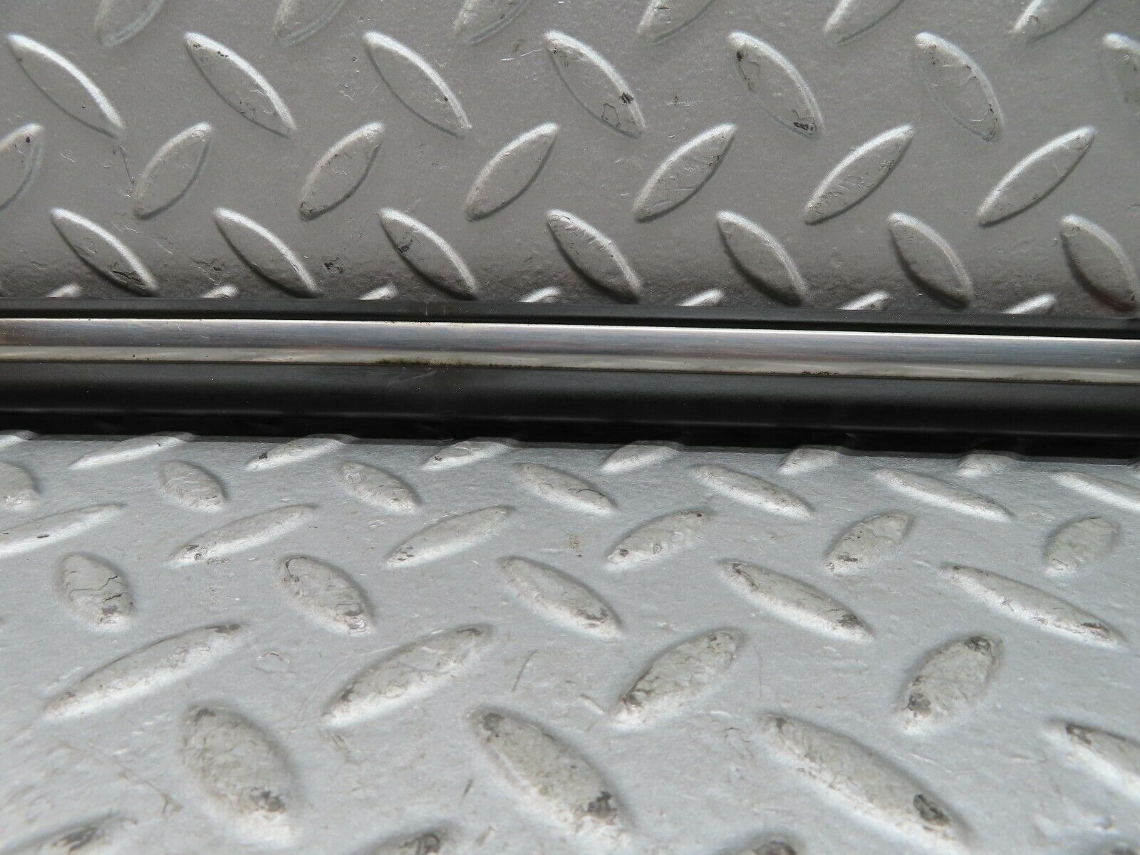 17893 Mercedes-Benz W116 450SEL Rear Right Door Centre Chrome Trim