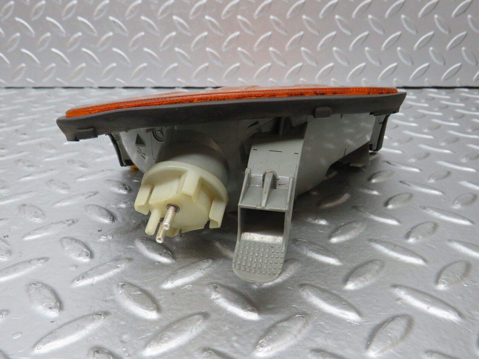 31273 Mercedes-Benz S124 220TE Wagon Front Right Indicator Light Bosch 42700R6